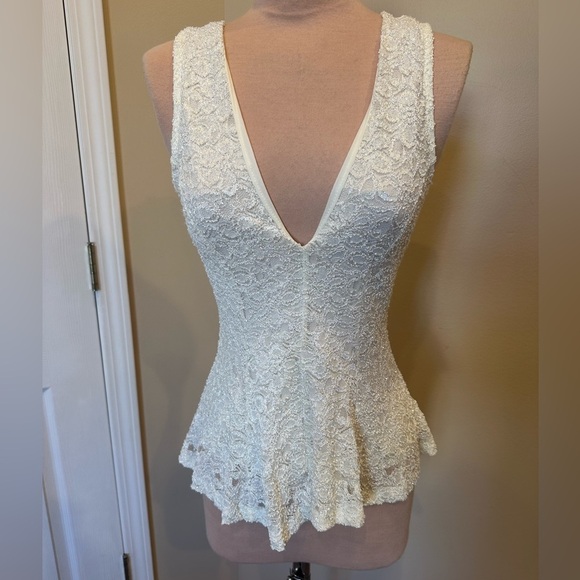 Windsor White Lace Peplum Sleeveless Deep V Top Tagged Large Fits Small - Picture 2 of 7